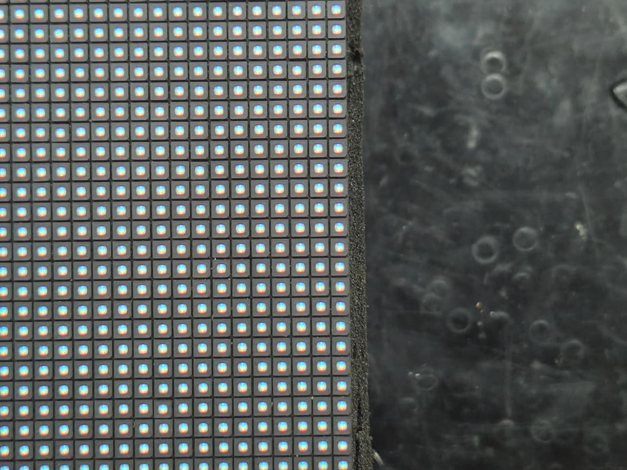 Depois do reparo: pixels RGB todos acesos e uniformes